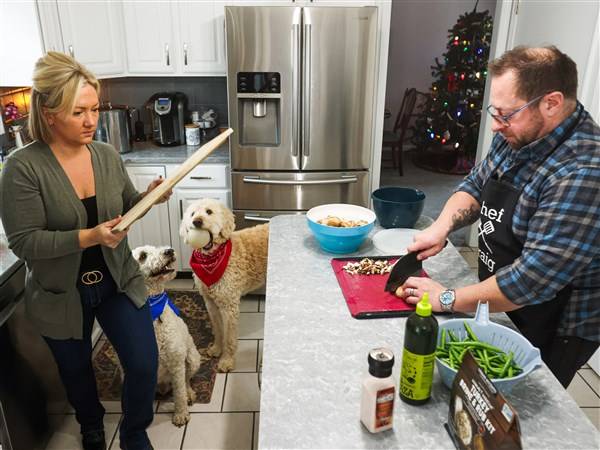 Pull off a successful Thanksgiving feast by following food safety and meal prep tips