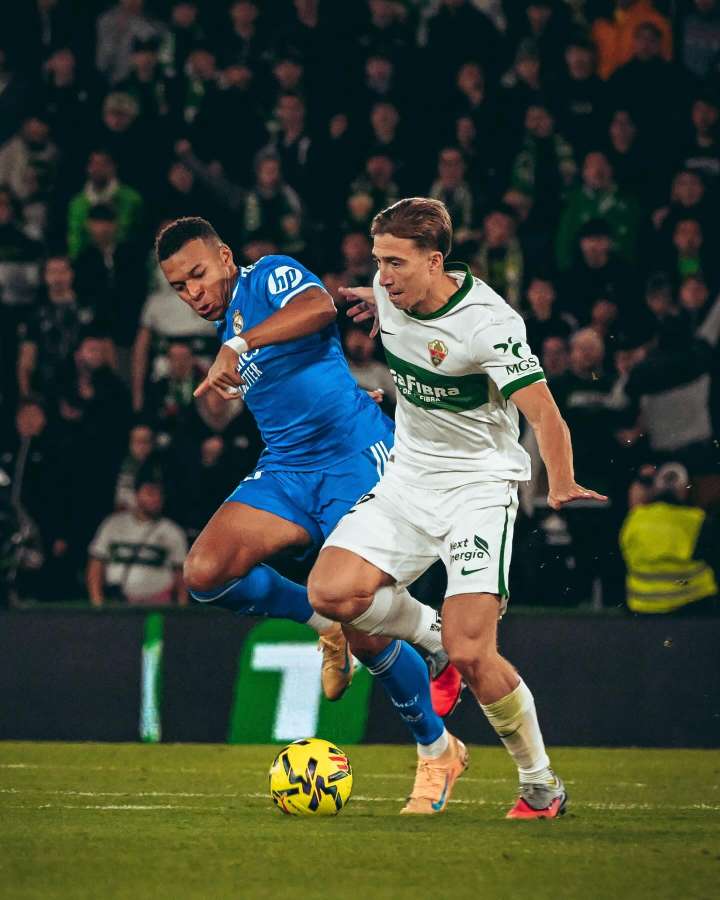 Real Madrid salvó empate ante Elche 2-2 y sigue de líder solitario en la Liga de España