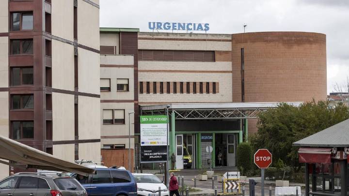 Un motorista de 73 años herido en la cabeza y abdomen tras chocar contra un coche en Calamonte