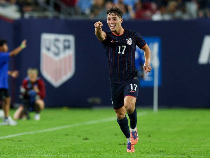 Estados Unidos cierra el año goleando a Uruguay