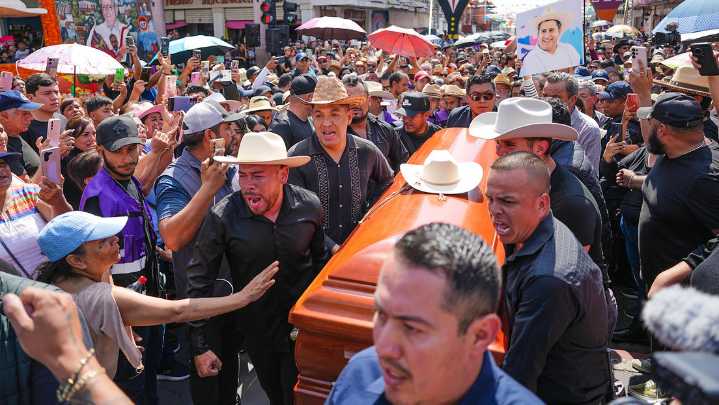 Detienen a escoltas del alcalde mexicano asesinado Carlos Manzo
