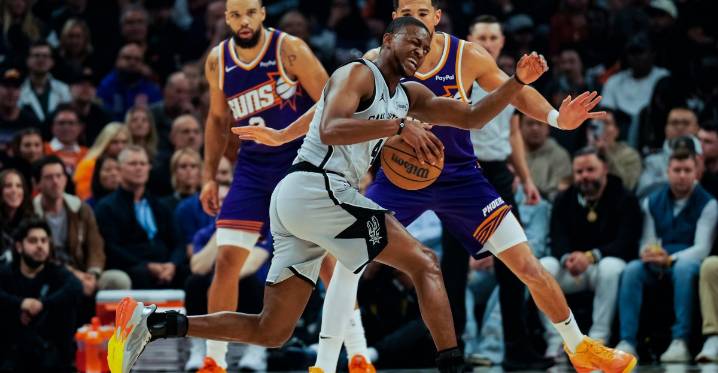 San Antonio at Phoenix, Final Score: Spurs fall apart to start road trip, 111