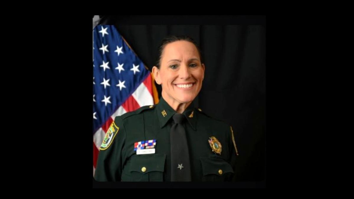 Muere oficial de Florida tras recibir disparo durante orden de desalojo