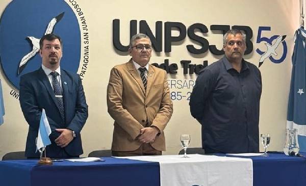 Gabriel Yapur asumió como delegado zonal de la Universidad Nacional de la Patagonia