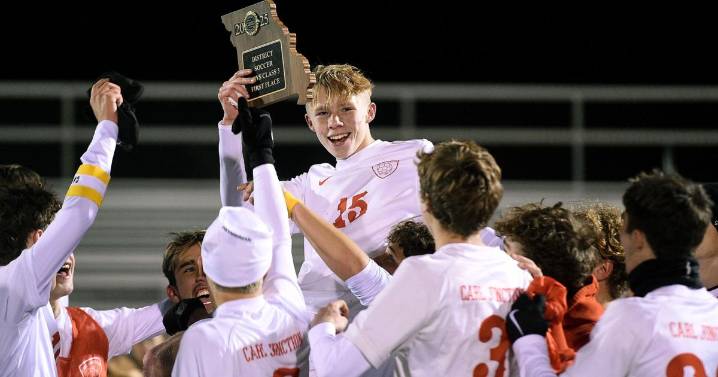 Carl Junction boys edge out Cardinals for district soccer title