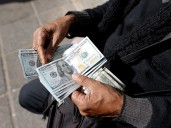 El dólar sube por quinto día seguido y las acciones argentinas trepan en Wall Street