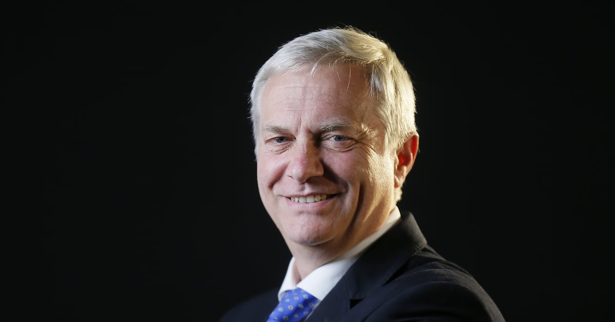 “Cometió un tremendo error, lamento que haya caído en esto”: Kast responde rap que Matthei lanzó en su contra