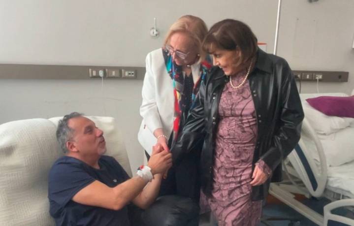 Ministra de la Suprema visitó a administrador de Corte de Arica quien fue herido en ataque que dejó a un funcionario fallecido