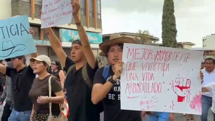 Tras marcha por la paz, manifestantes irrumpen en Palacio de Gobierno de Michoacán; exigen justicia por Carlos Manzo
