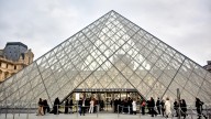La presidenta del Louvre afirma que el museo le prometió en 2021 que las joyas de la Corona robadas estaban totalmente seguras
