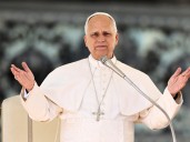 En un mensaje a industriales argentinos, el Papa destacó la importancia de pagar "salarios justos" a los obreros