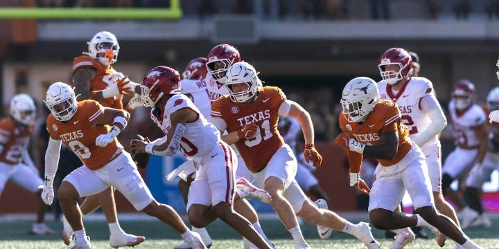Arch Manning has 4 TDs passing, 1 rushing and 1 receiving as No. 17 Texas beats Arkansas