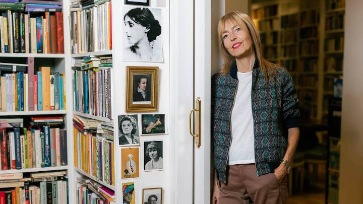 En casa de Amparo Llanos, de Dover:  un templo de libros desde donde traduce a Jane Austen