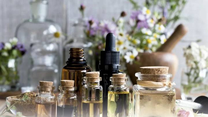 Los mejores aceites naturales para cuidar el pelo y la piel: cuáles elegir y cómo usarlos