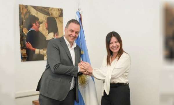 Manuel Adorni se reúne mano a mano con ministros y encabezará reuniones de Gabinete