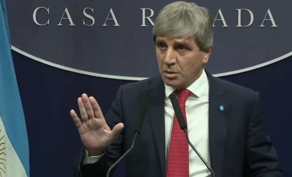 Caputo esconde el rol de sus hijos en el ministerio de Economía