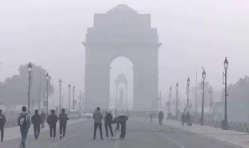 Severe Cold Wave Hits North India; Delhi Sees Temperature Drop to 10°C as Heavy Rain Alert Issued for Southern States