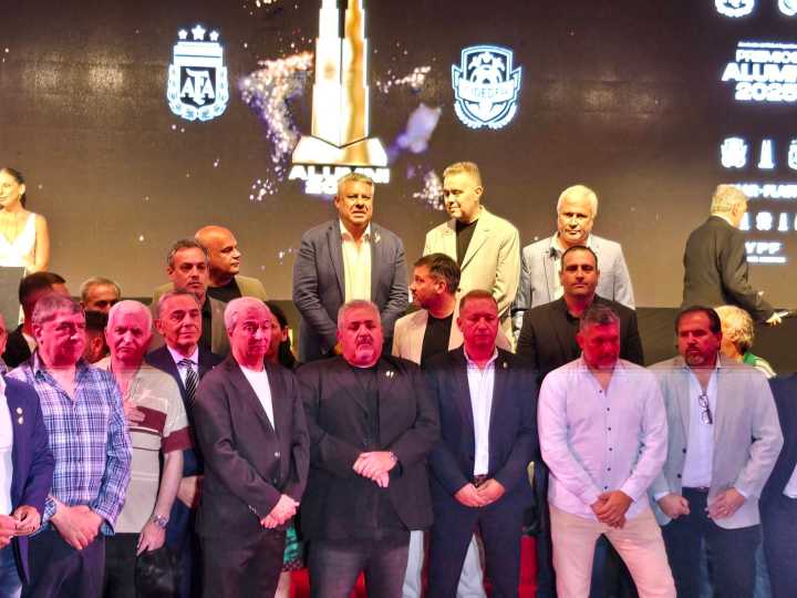 Operativo "Seca nucas": cómo se gestó la cadena de mensajes de los clubes del Ascenso y el Consejo Federal en apoyo a Chiqui Tapia