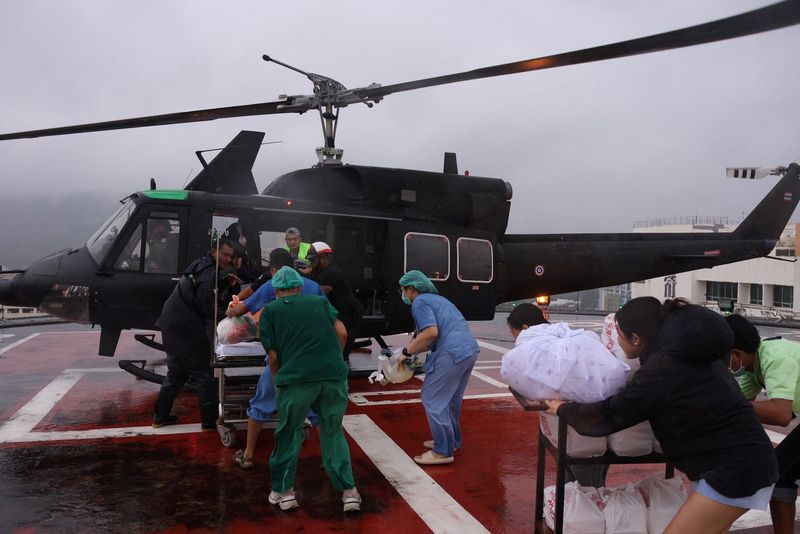 Thailand airlifts patients, rushes supplies as floods in south kill 33
