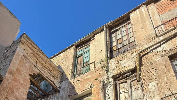 Abandono, suciedad y edificios en ruinas: el barrio universitario de Cartagena muestra su peor cara