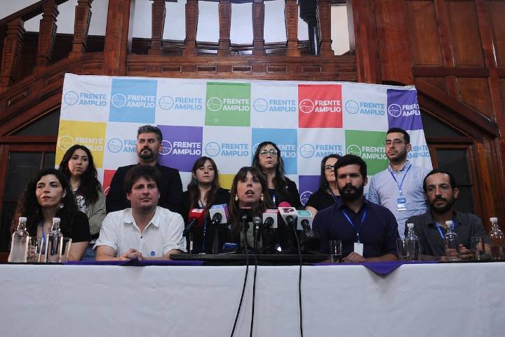 Frente Amplio (FA) instruye a sus alcaldes no reunirse con candidatos al Congreso rivales