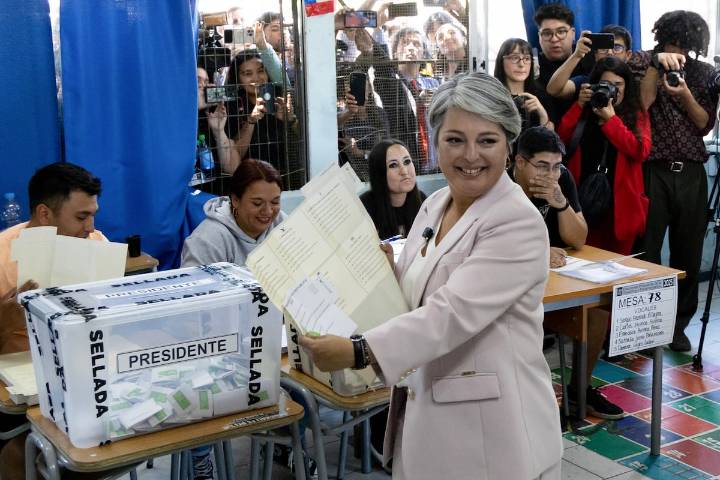 Chile vota por una comunista y dos ultraderechistas para sustituir a Boric