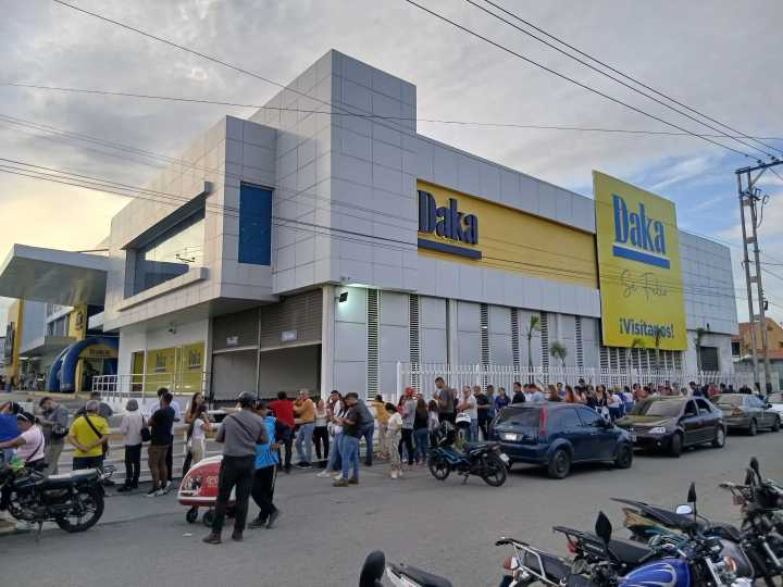 Tiendas Daka desata la fiebre del Black Friday: El verdadero Black Friday viene  D’AKA.