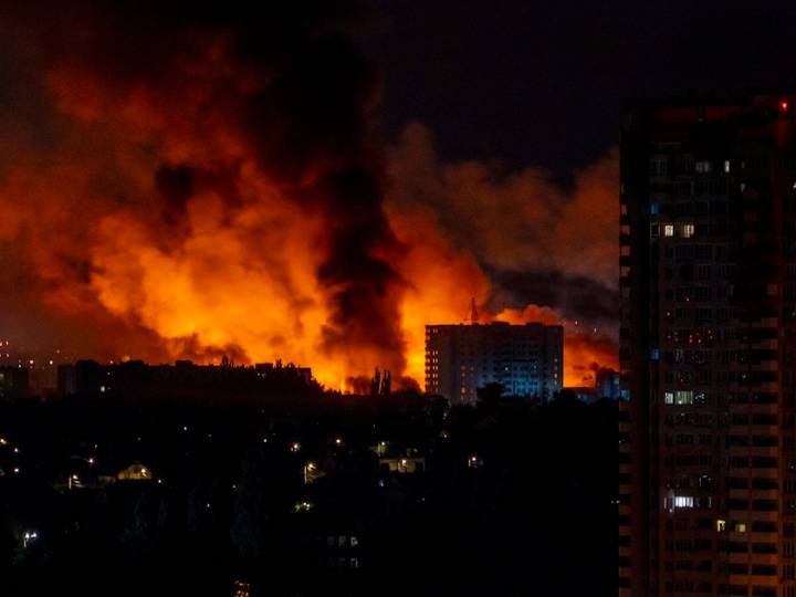 U.S. deports dozens of migrants to Ukraine amid war