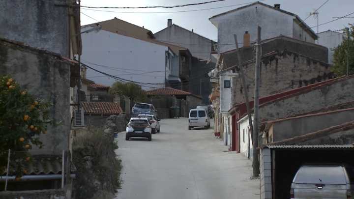 El hombre atrincherado en una vivienda de Cilleros ya se encuentra bajo control policial More