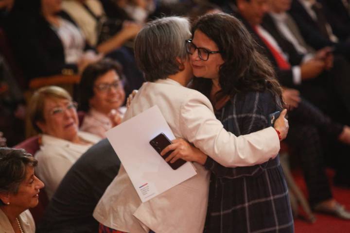Ministra Orellana y distanciamiento de Jara del Gobierno: “En momentos muy duros, tener colegas como Jeannette me permitió seguir trabajando”
