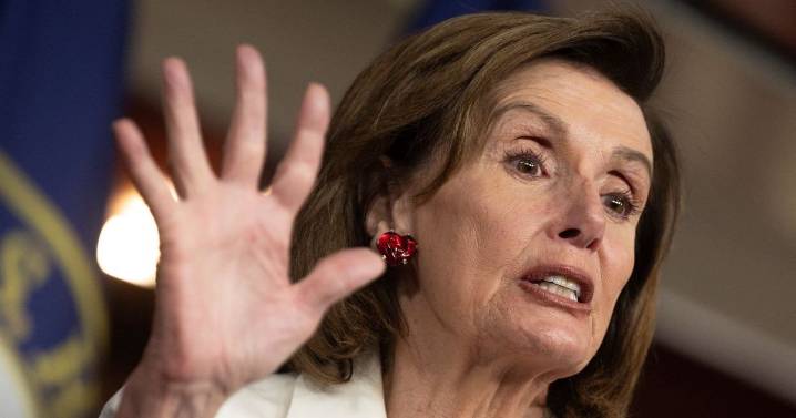 La controversial demócrata Nancy Pelosi anuncia su retiro