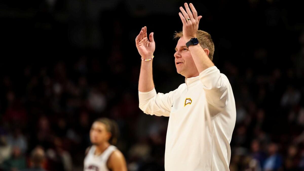 Winthrop vs. Queens prediction, odds: Monday's college basketball picks from proven computer model