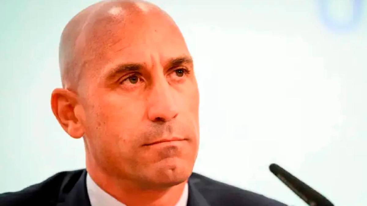 Video | Manifestante le lanzó tres huevos al expresidente de la Federación Española de Fútbol Luis Rubiales