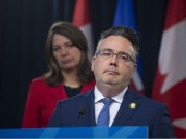 New Alberta bill seeks to formalize citizenship on licences, integration with health care cards