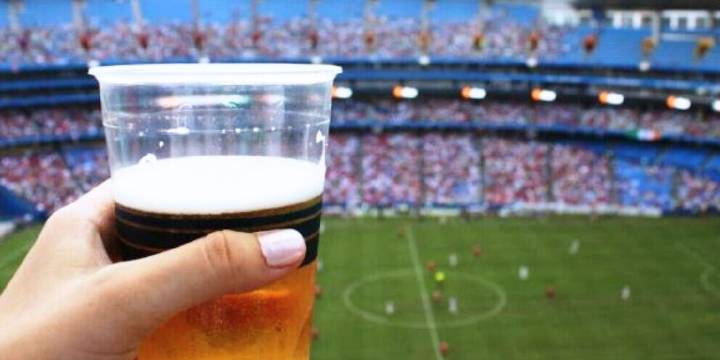 Congreso aprueba dictamen que permite ingresar comida y agua a conciertos y partidos de fútbol