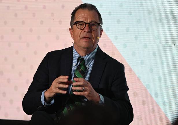 Sebastián Edwards en Icare: “El país está trancado, pero no se está cayendo a pedazos”