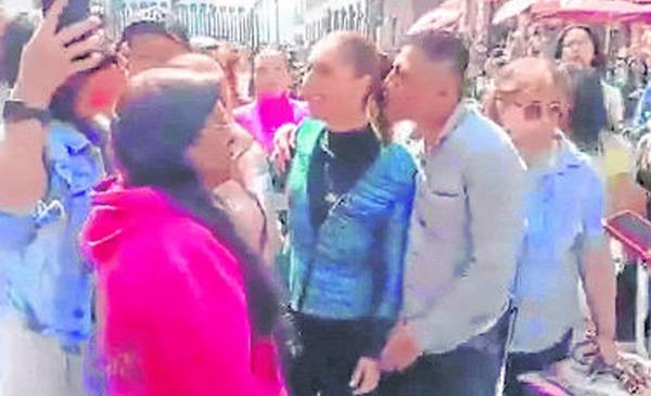 VIDEO. Insólito: en México toquetearon y acosaron a la presidenta en la calle