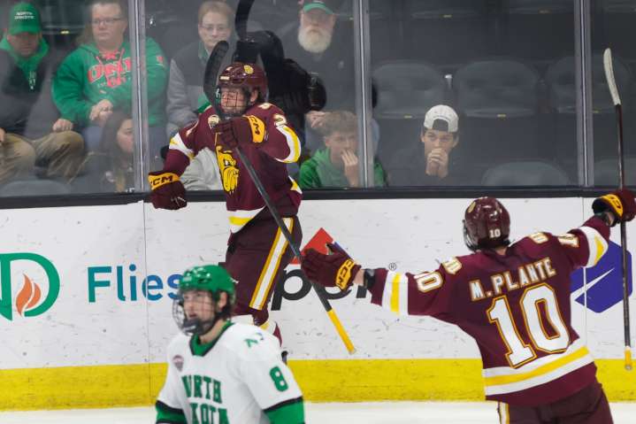 Minnesota Duluth's Plante brothers spoil UND's comeback bid