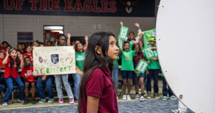 Riveroaks Elementary kids spin the wheel, find their place