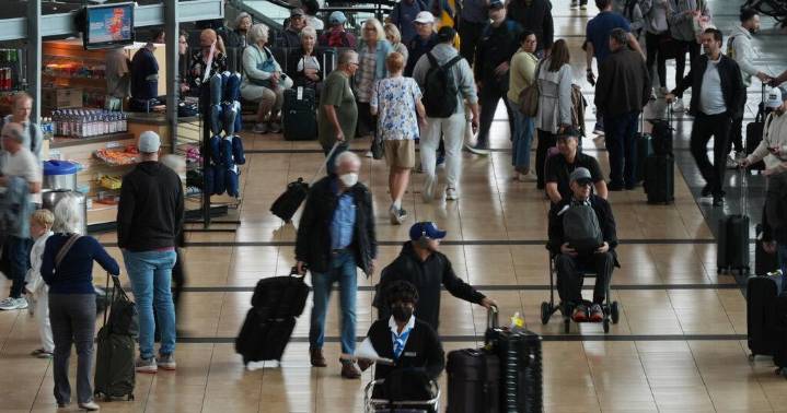 US airlines cancel over 1,000 flights for a second straight day largely due to government shutdown