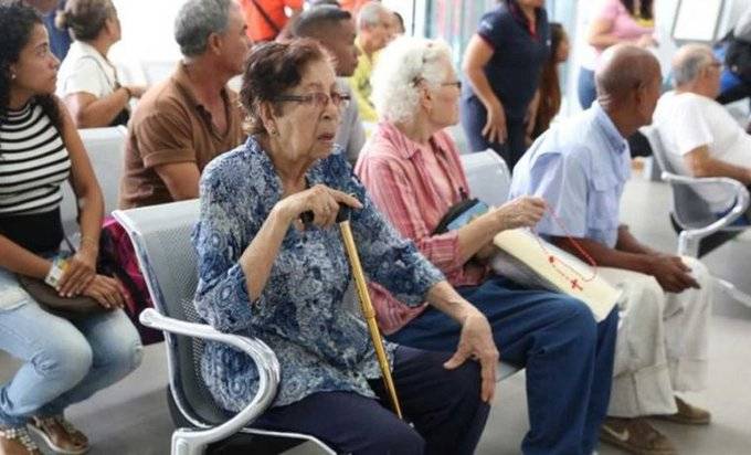 Gobierno paga segundo mes de aguinaldo a pensionados