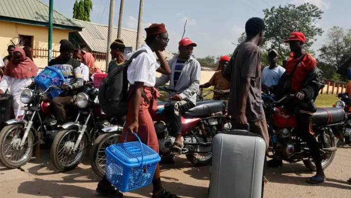 Logran escapar 50 de los más de 300 estudiantes secuestrados de un internado al norte de Nigeria