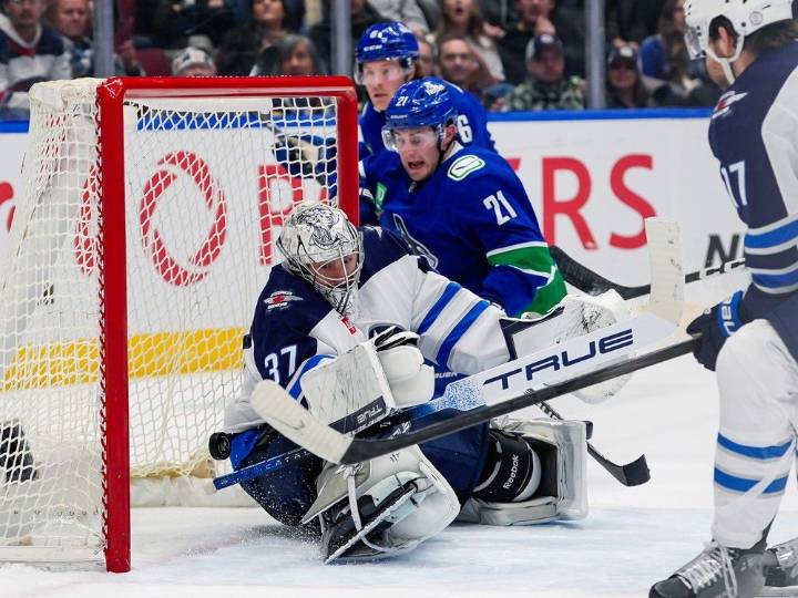 Canucks Live: Stuttering Jets hit town | When will Reichel take off?