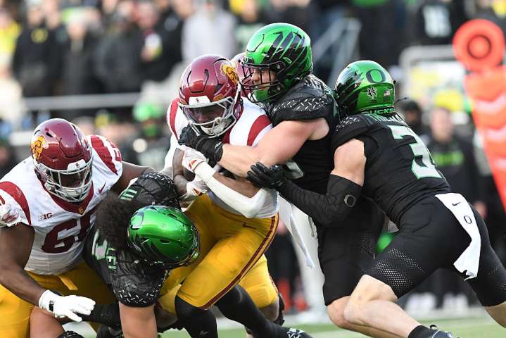 Oregon football stifles USC run game in 42-27 win at Autzen Stadium