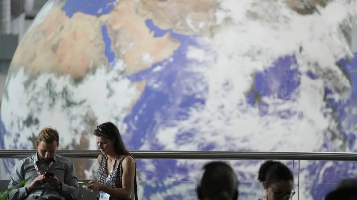 La cumbre del clima se cierra sin objetivos concretos sobre el fin de los combustibles fósiles