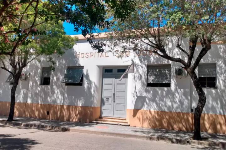 Fallo contra una funcionaria del Hospital San José: desplazamiento y millonario descuento de haberes