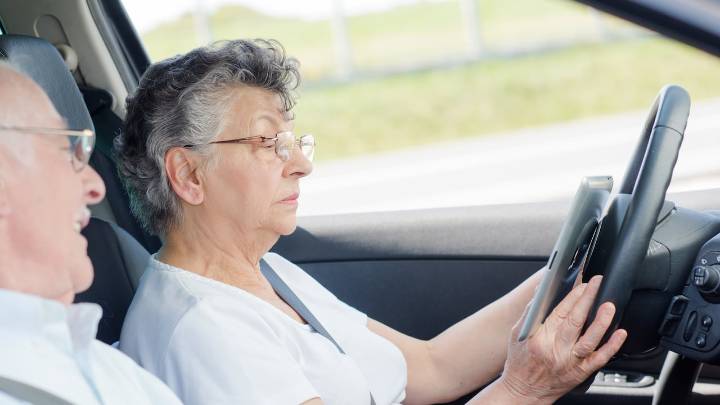Este es el requisito que deben cumplir los adultos mayores de 65 años para renovar su licencia de conducción