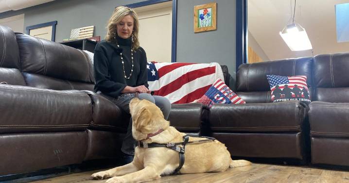 'Paw'tographs to support service dogs for veterans