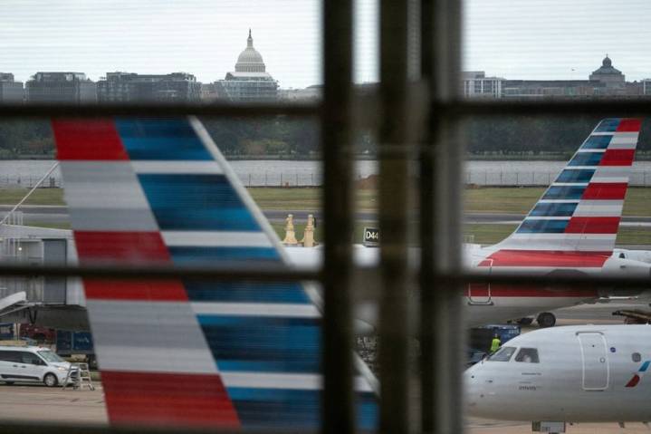 US finalizes domestic flight cuts to start at 4% on Friday