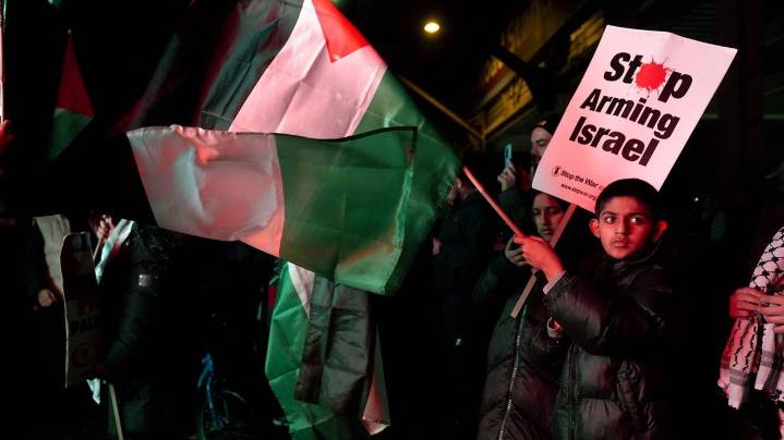 UK police arrest 10 around a soccer match between Aston Villa and Israeli club Maccabi Tel Aviv